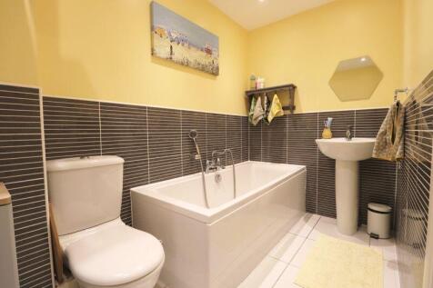 Family Bathroom (First Floor)