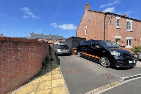 Extensive Off Road Parking With EV Ch...