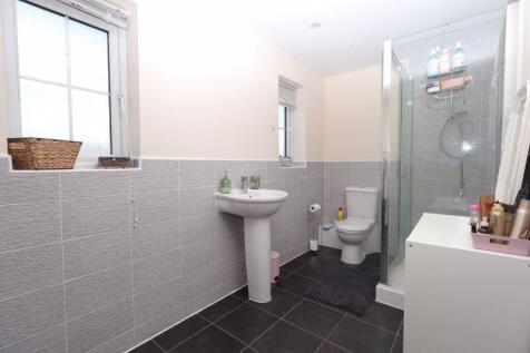 Bedroom 2 En-Suite (Second Floor)