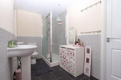 Bedroom 2 En-Suite (Second Floor)