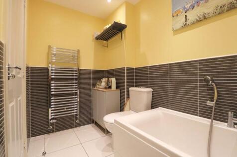 Family Bathroom (First Floor)