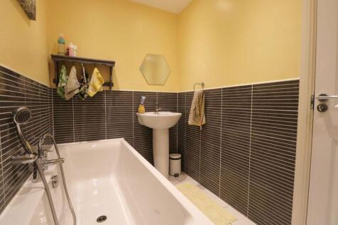 Family Bathroom (First Floor)