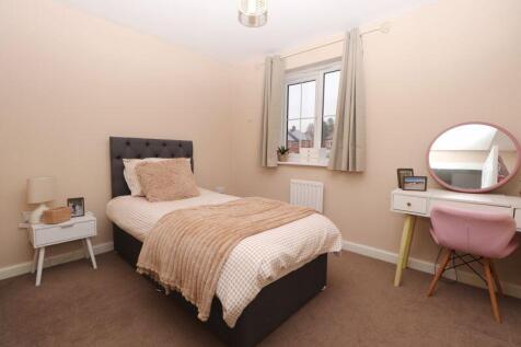 Bedroom 5 (First Floor)