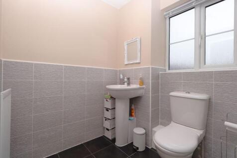 Bedroom 3 En-Suite (Second Floor)