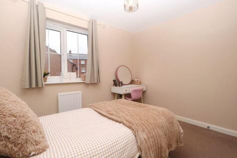 Bedroom 5 (First Floor)