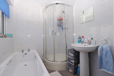First Floor Family Bathroom 