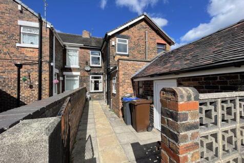 Rear Walled Patio Garden &amp; Store