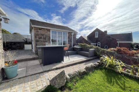 Front Patio & Garden & Stone ...
