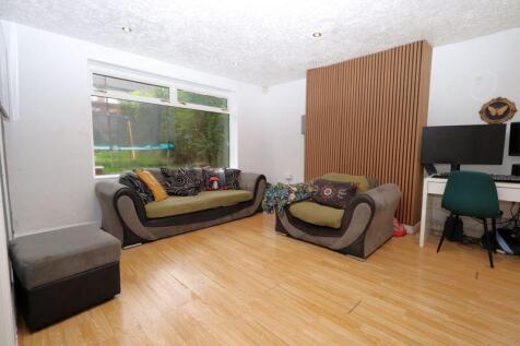 L-Shaped Living/Dining Room