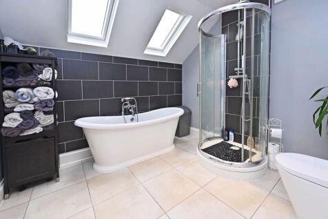 Family Bathroom (Ground Floor)