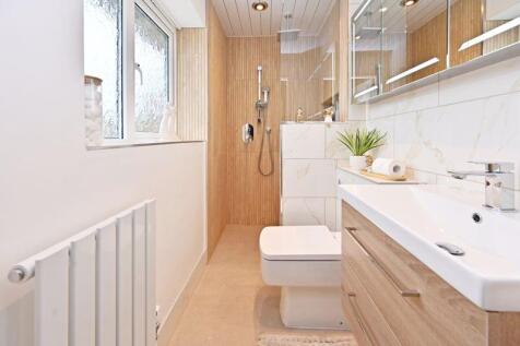 Master Bedroom En-Suite