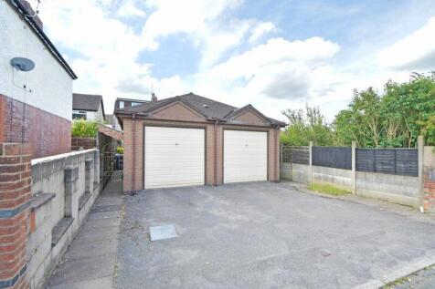 DOUBLE GARAGE AT REAR