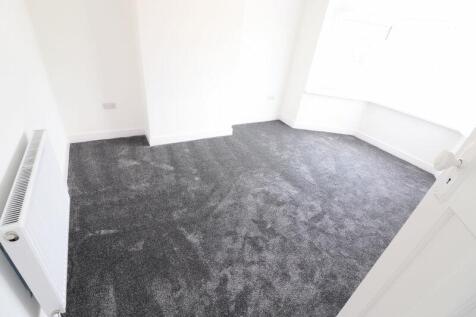 FRONT BEDROOM