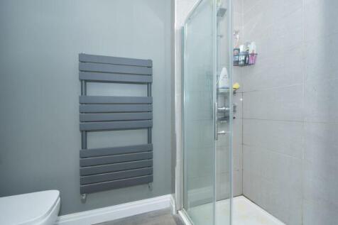 EN SUITE SHOWER ROOM