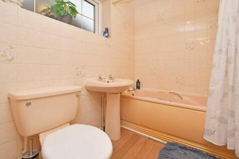 EN SUITE BATHROOM
