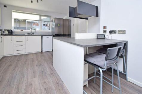 KITCHEN BAR AREA