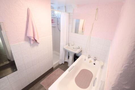 GROUND FLOOR BATHROOM