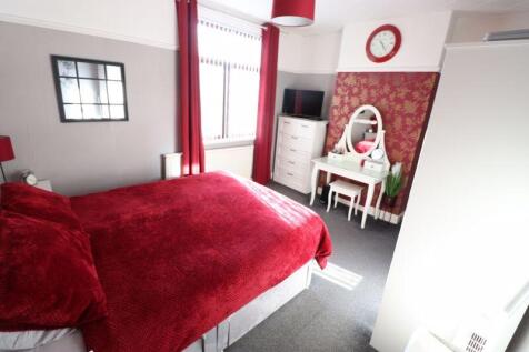 FRONT BEDROOM