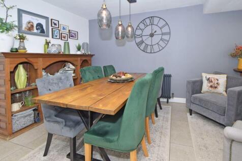 KITCHEN DINING AREA
