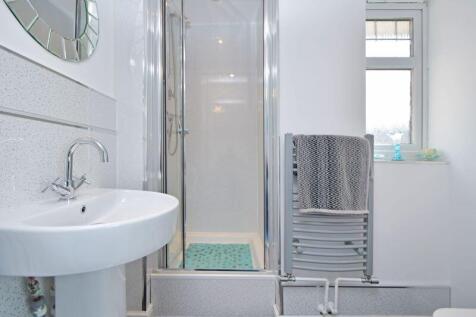 EN SUITE SHOWER ROOM