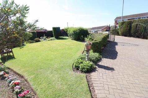 FRONT GARDEN &amp; DRIVEWAY