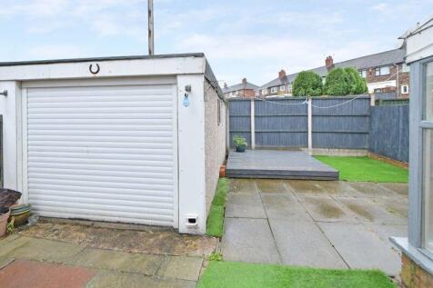 GARDEN &amp; GARAGE
