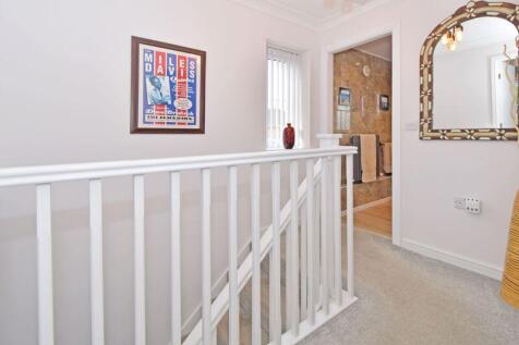 FIRST FLOOR LANDING