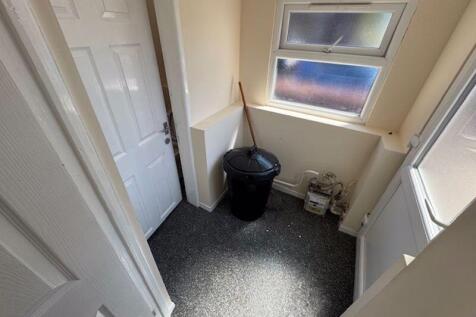 REAR HALLWAY