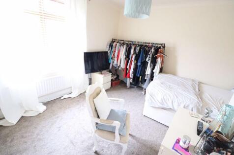 FRONT BEDROOM