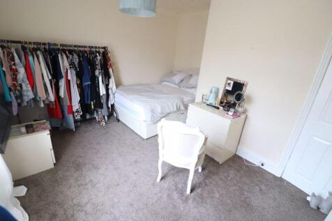 FRONT BEDROOM