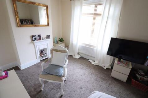 FRONT BEDROOM