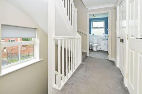 MIDDLE FLOOR LANDING
