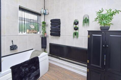 GROUND FLOOR BATHROOM