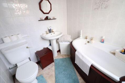 GROUND FLOOR BATHROOM