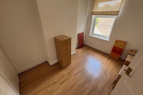 BACK BEDROOM