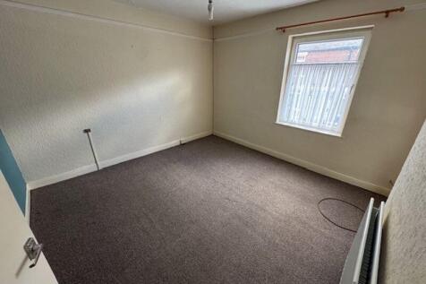 FRONT BEDROOM