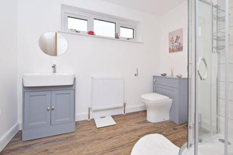 FIRST FLOOR SHOWER ROOM