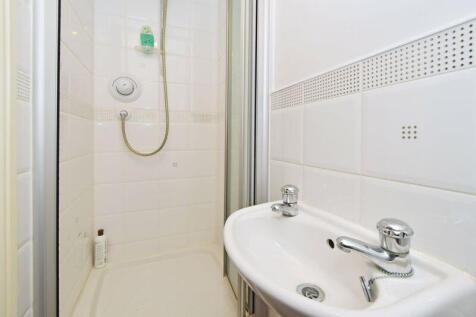 EN SUITE SHOWER ROOM
