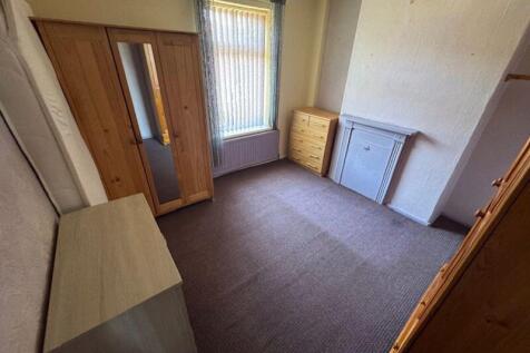FRONT BEDROOM