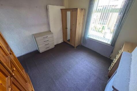 FRONT BEDROOM