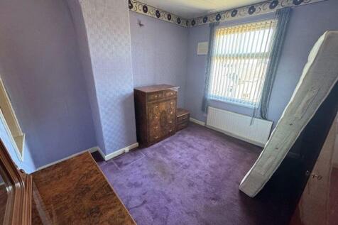 BACK BEDROOM