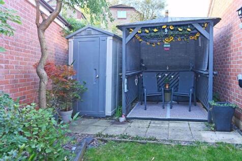 COVERED OUTDOOR SEATING AREA