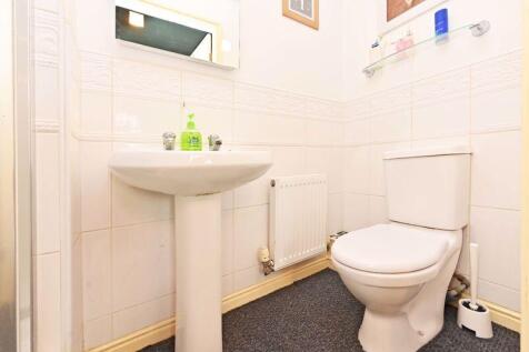 EN SUITE SHOWER ROOM