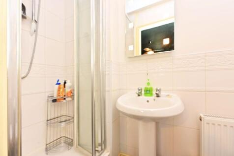 EN SUITE SHOWER ROOM