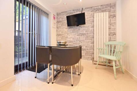 KITCHEN BREAKFAST AREA