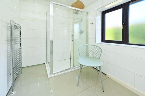 EN SUITE SHOWER ROOM