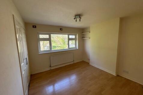 49 Cargreen Rd Bed.jpg