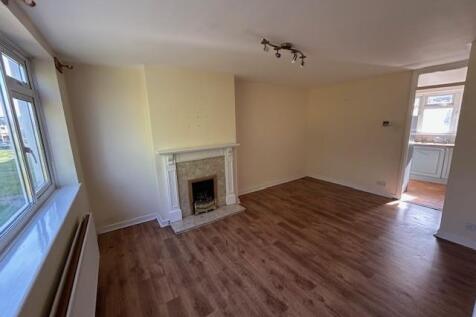 49 Cargreen Rd lounge 2.jpg