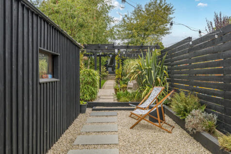 1360343-6-68d6ad9...