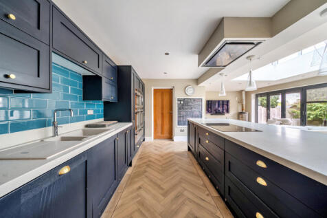 1369598-9-68f1659...